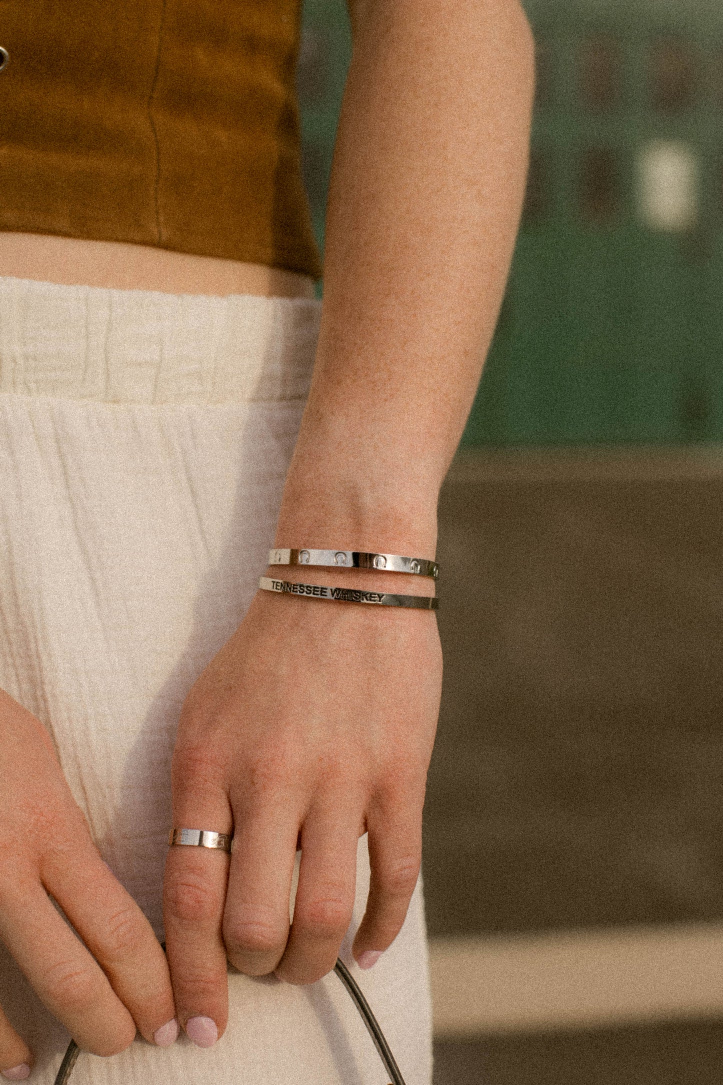 Horseshoe bangle
