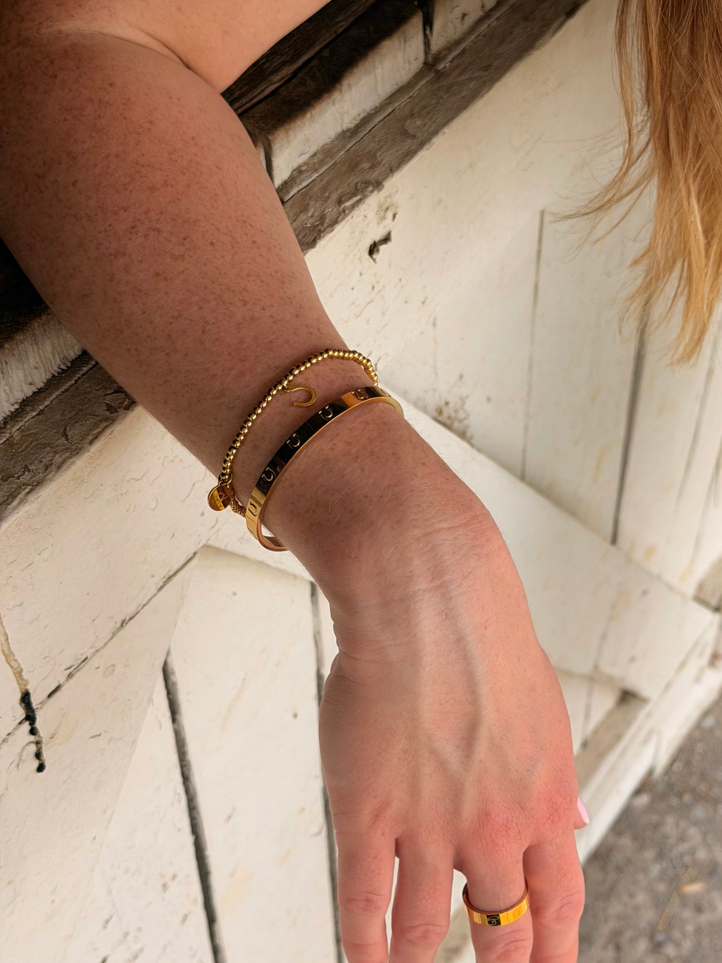 Beaded horseshoe bracelet